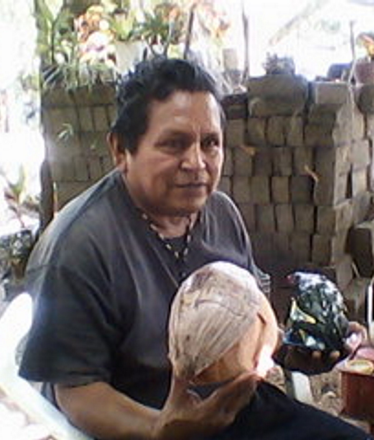  Carlos Chávez Quiroz artesano en coco